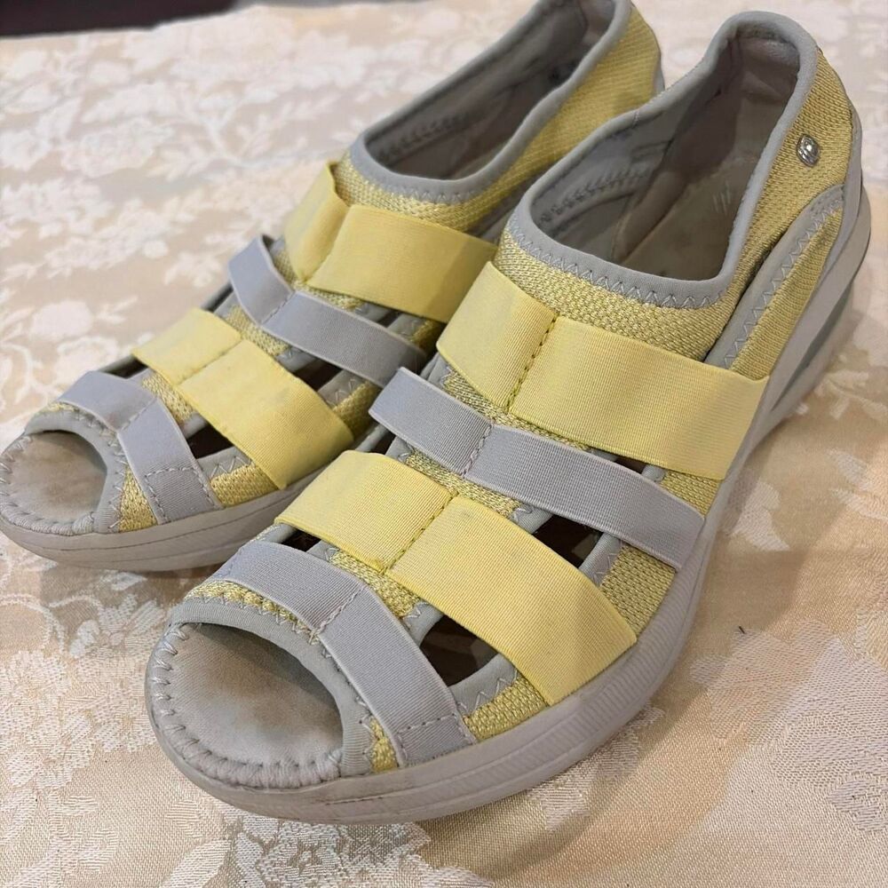 Bzees Women's Yellow and Cream Sandals